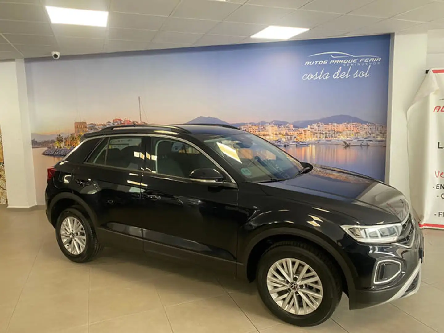 Volkswagen T-Roc 2.0TDI Life DSG7 Zwart - 1