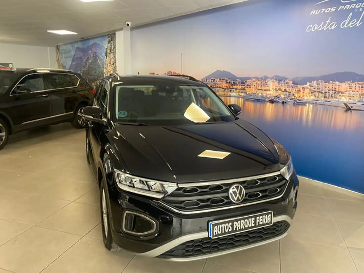 Volkswagen T-Roc 2.0TDI Life DSG7 Zwart - 2