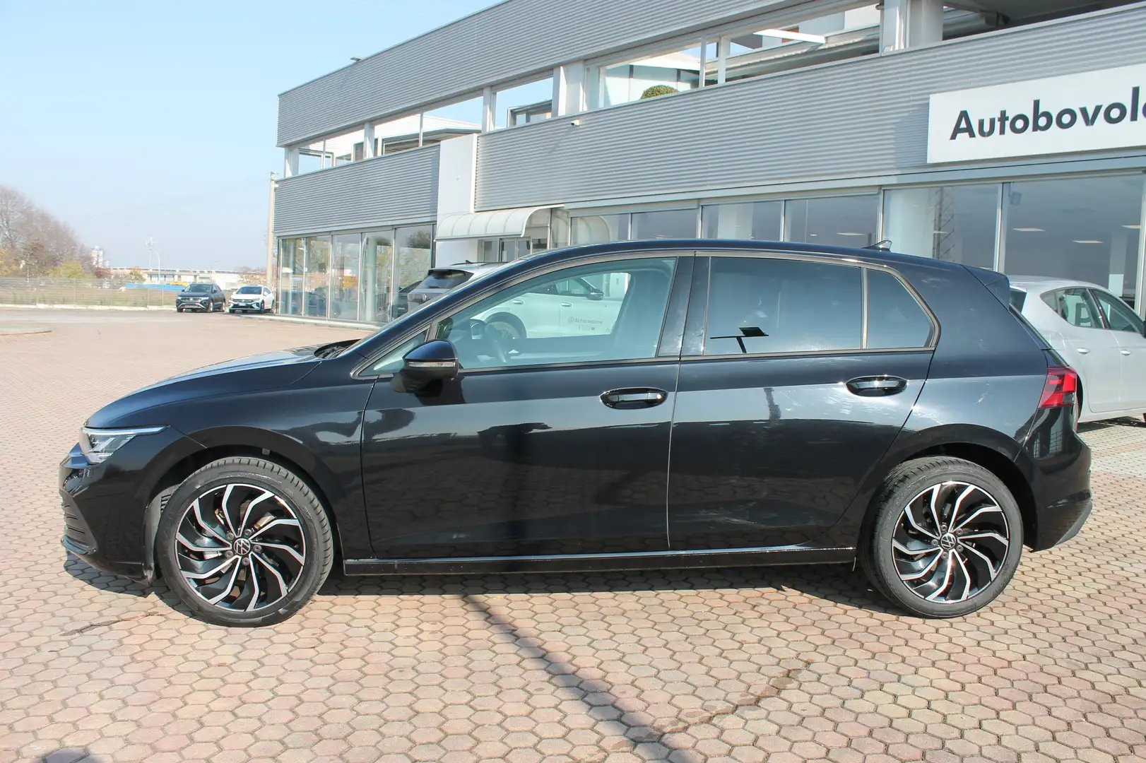 Volkswagen Golf Golf 8 1.0 etsi evo Life 110cv dsg Nero - 2