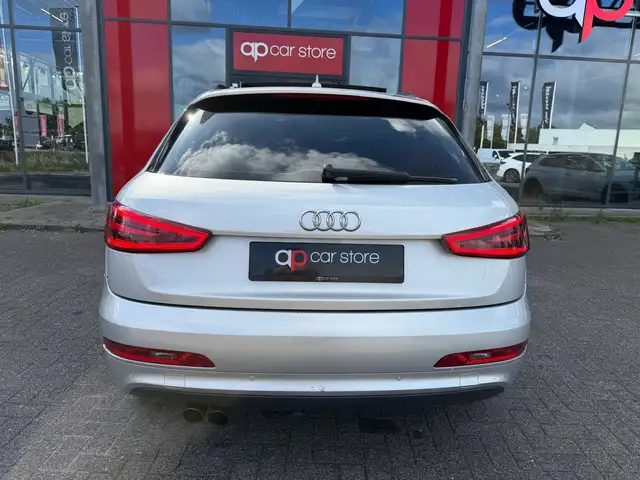 Audi Q3 view 6