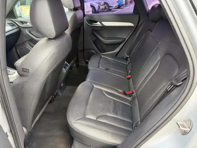 Audi Q3 view 13