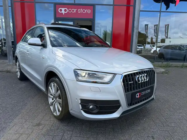 Audi Q3 view 3