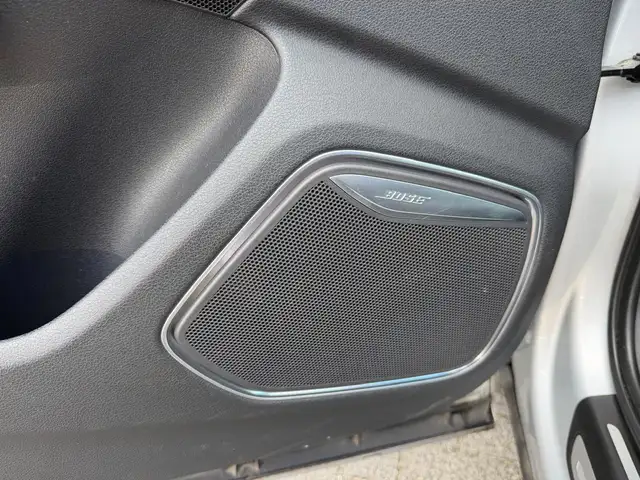 Audi Q3 view 11