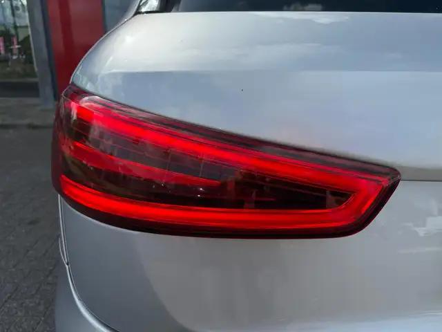 Audi Q3 view 7