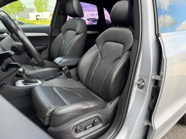 Audi Q3 view 12