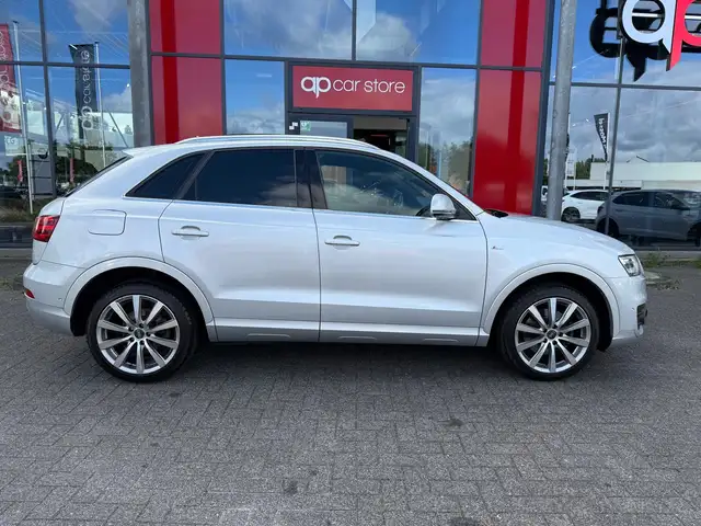 Audi Q3 view 4