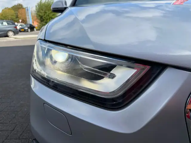 Audi Q3 view 10
