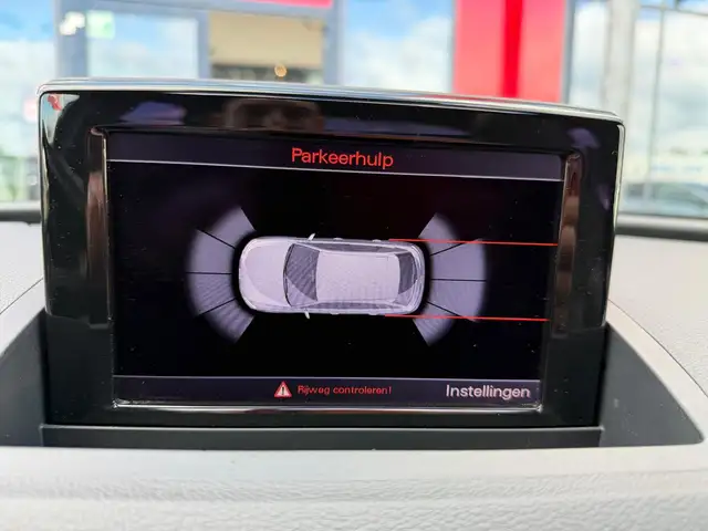 Audi Q3 view 15