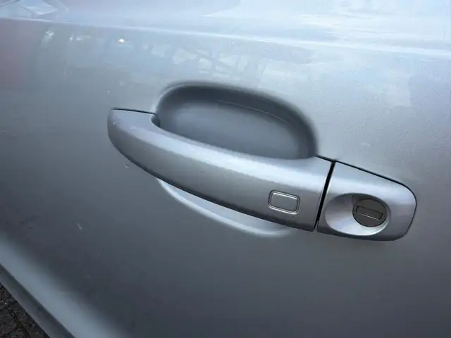 Audi Q3 view 8