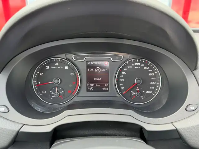 Audi Q3 view 14