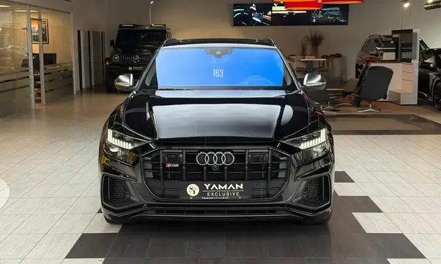 Audi SQ8 view 3