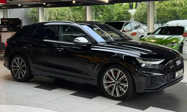 Audi SQ8 view 4