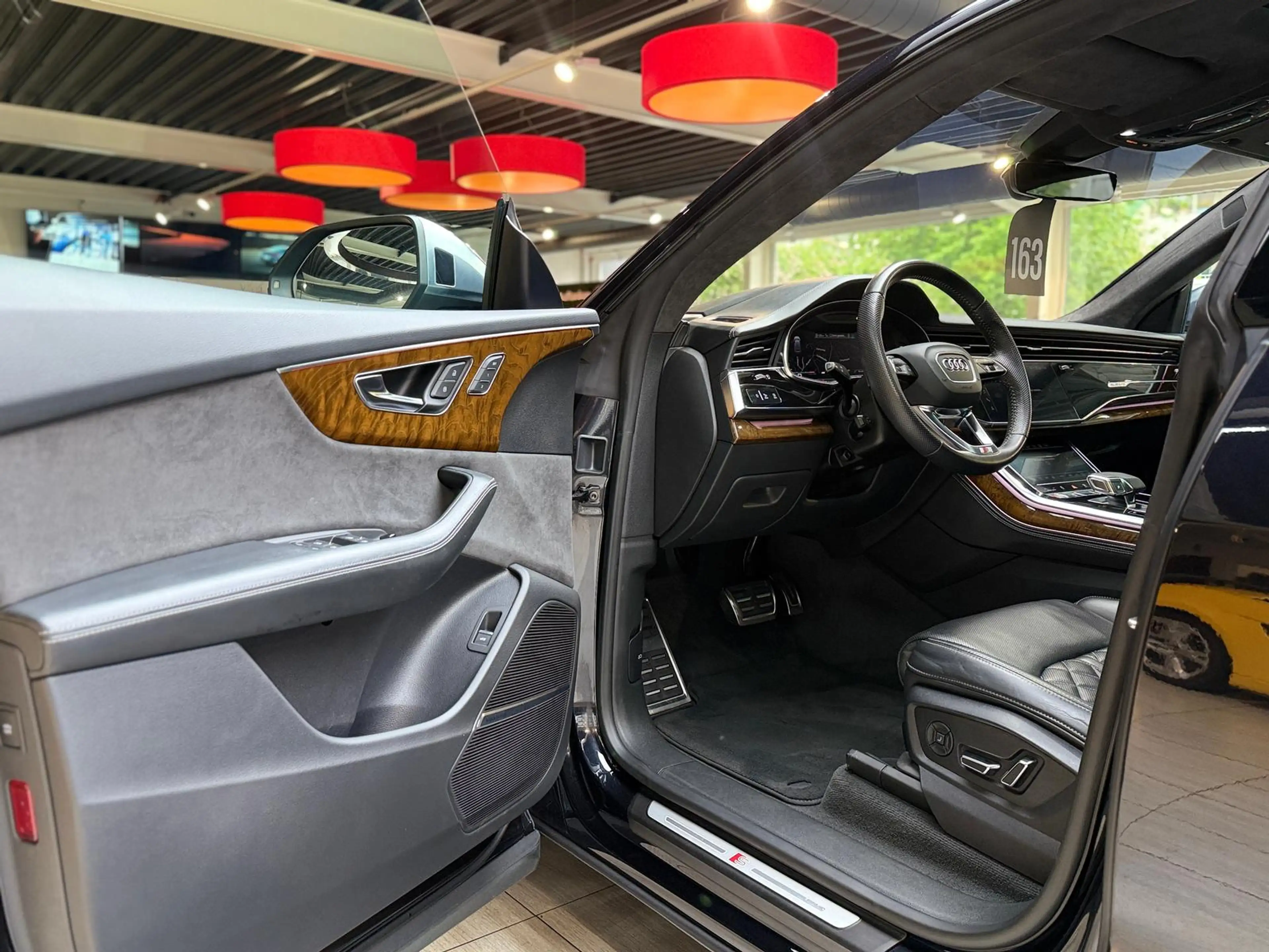 Audi SQ8 V8 TDI*B&O*Massage*HuD*Pano*TV*StHzg*S-Sitze — photo 10
