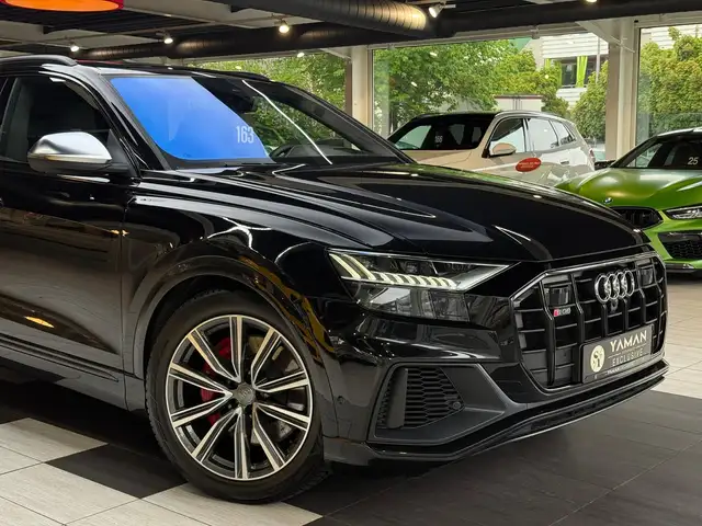 Audi SQ8 view 5