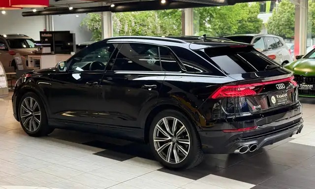 Audi SQ8 view 9