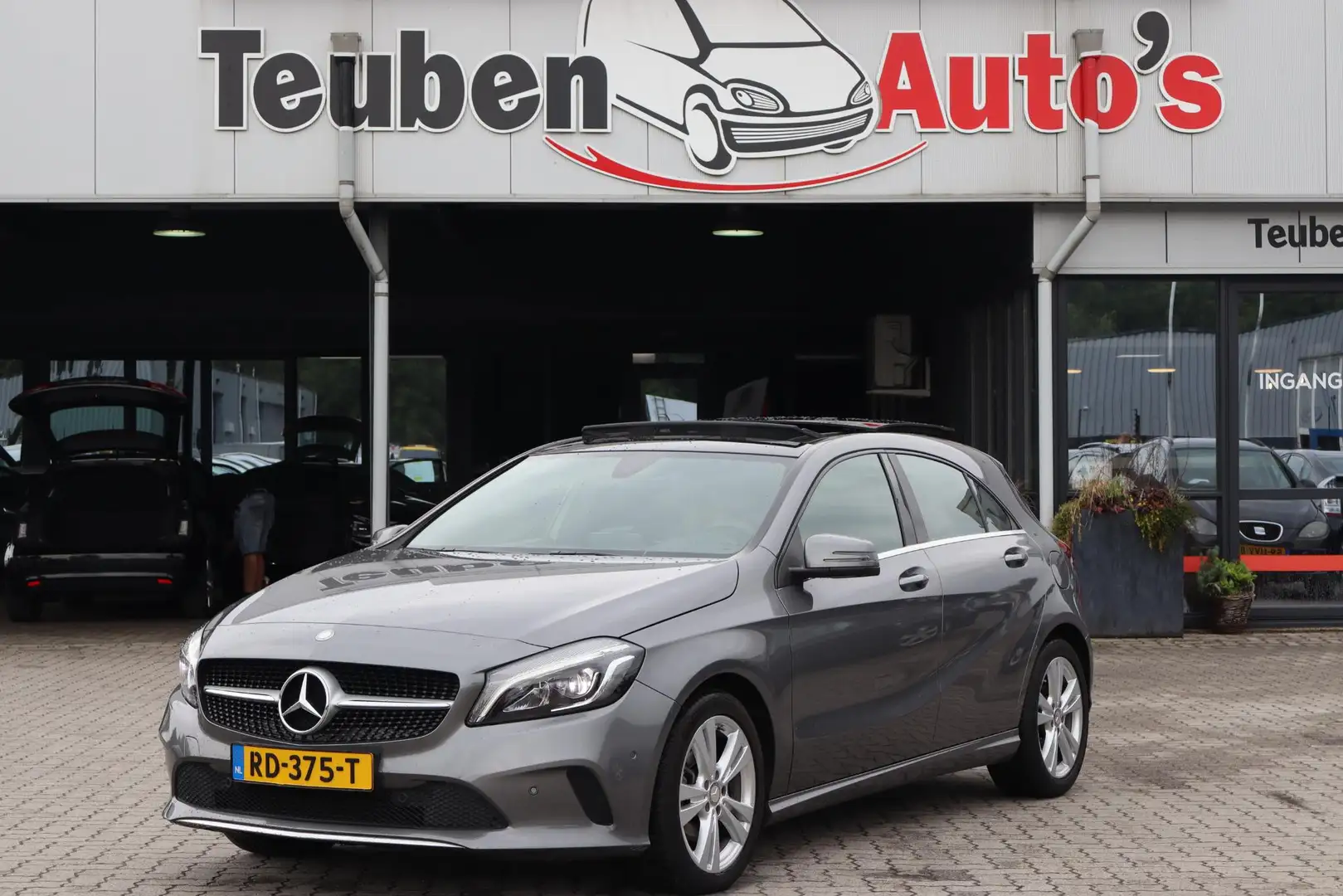 Mercedes-Benz A 200 d Prestige Navigatie, Panoramadak, Schuif- kanteld Grijs - 1