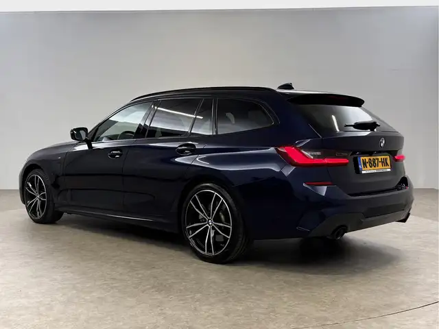 BMW 3 Series view 3