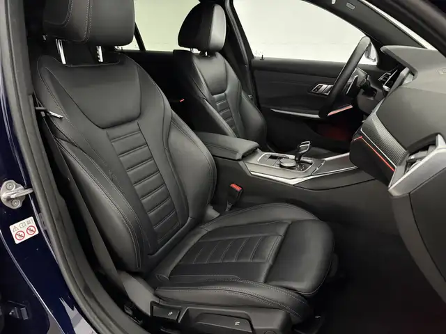BMW 3 Series view 17