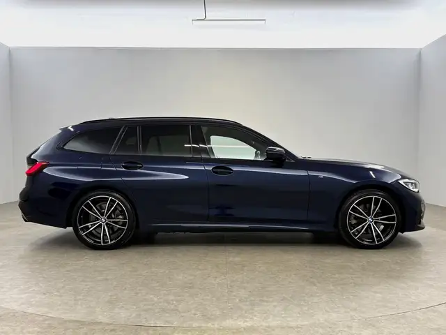 BMW 3 Series view 11