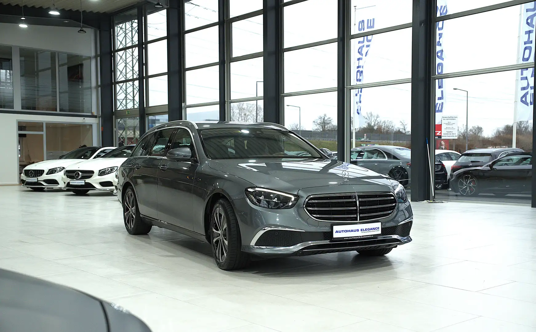 Mercedes-Benz E 450 4Matic*LUFTFEDERUNG*360*EXCLUSIVE*1.HAND* Gris - 2