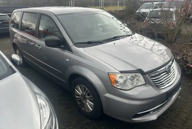 Lancia Voyager 2.8 CRD Aut. 1. Hand 7 Sitzer Alu Klimaaut. Met.