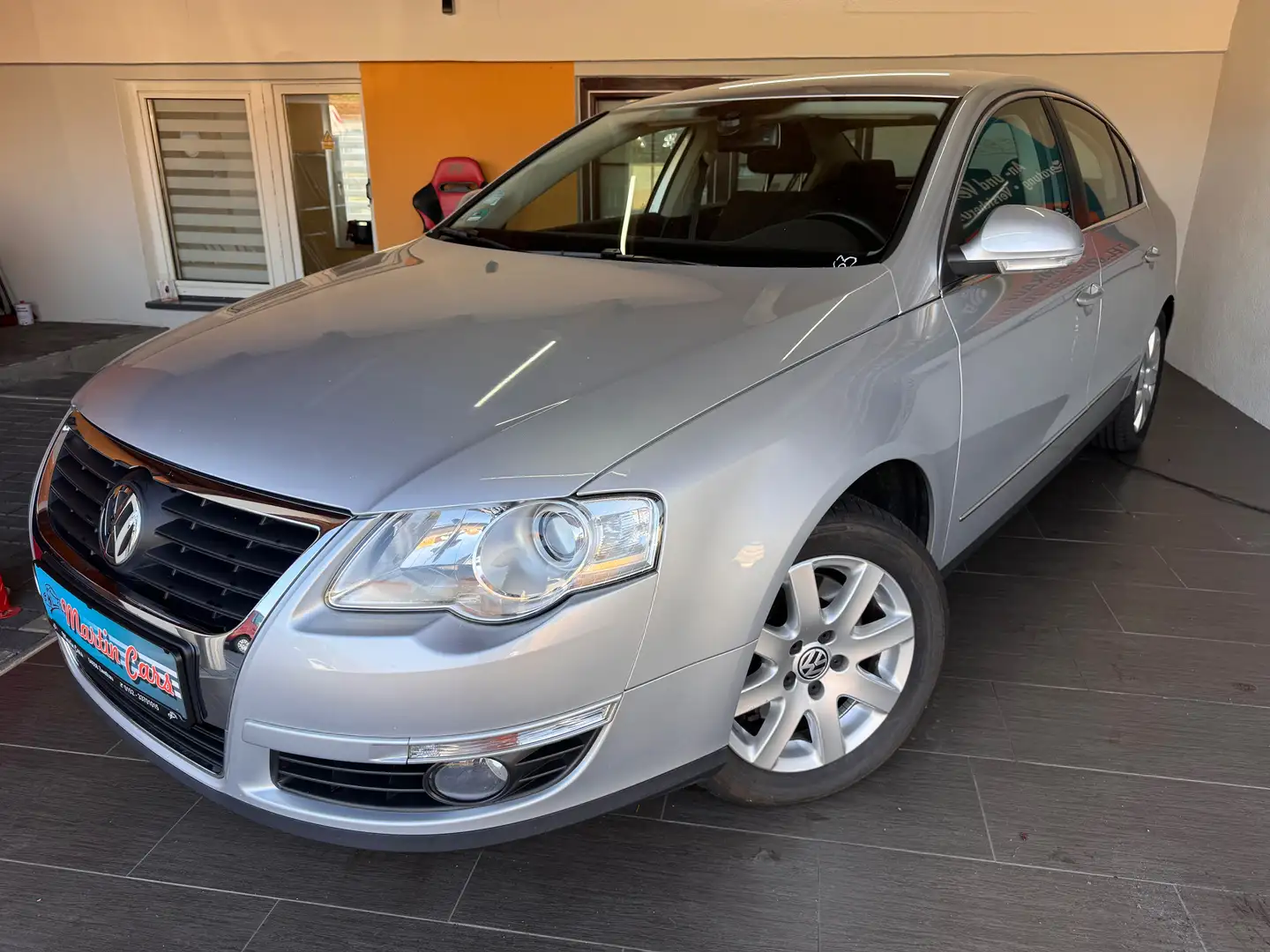 Volkswagen Passat Klimaautomatik Sitzheizung 8xReife TÜV 10.2026 Silber - 1