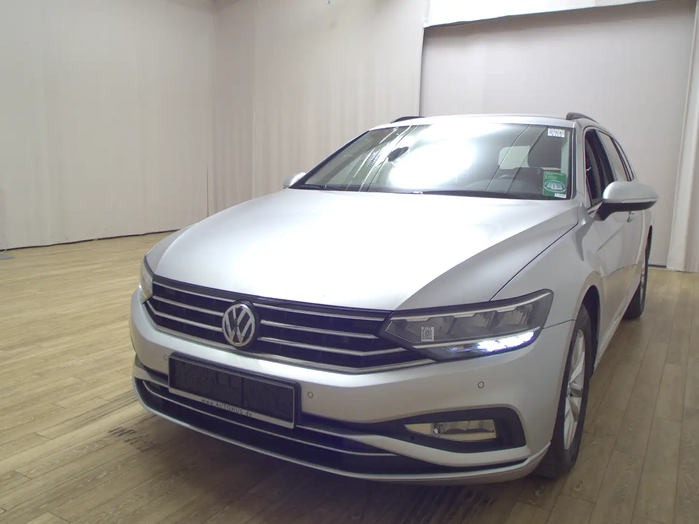 Volkswagen Passat Variant 2.0 TDI BMT Business AHK Navi LM Argent - 2