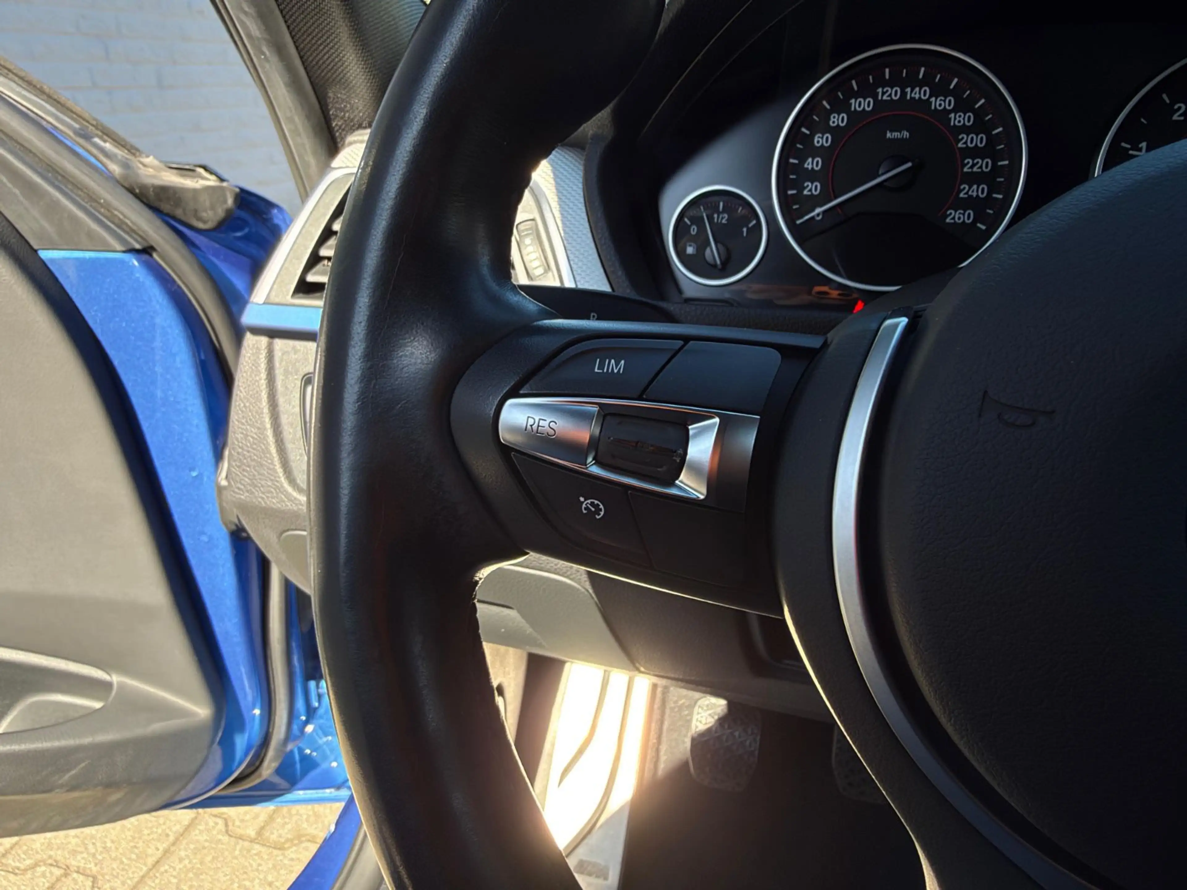 BMW 318 i M Sport Limousine LED Head Up — photo 15