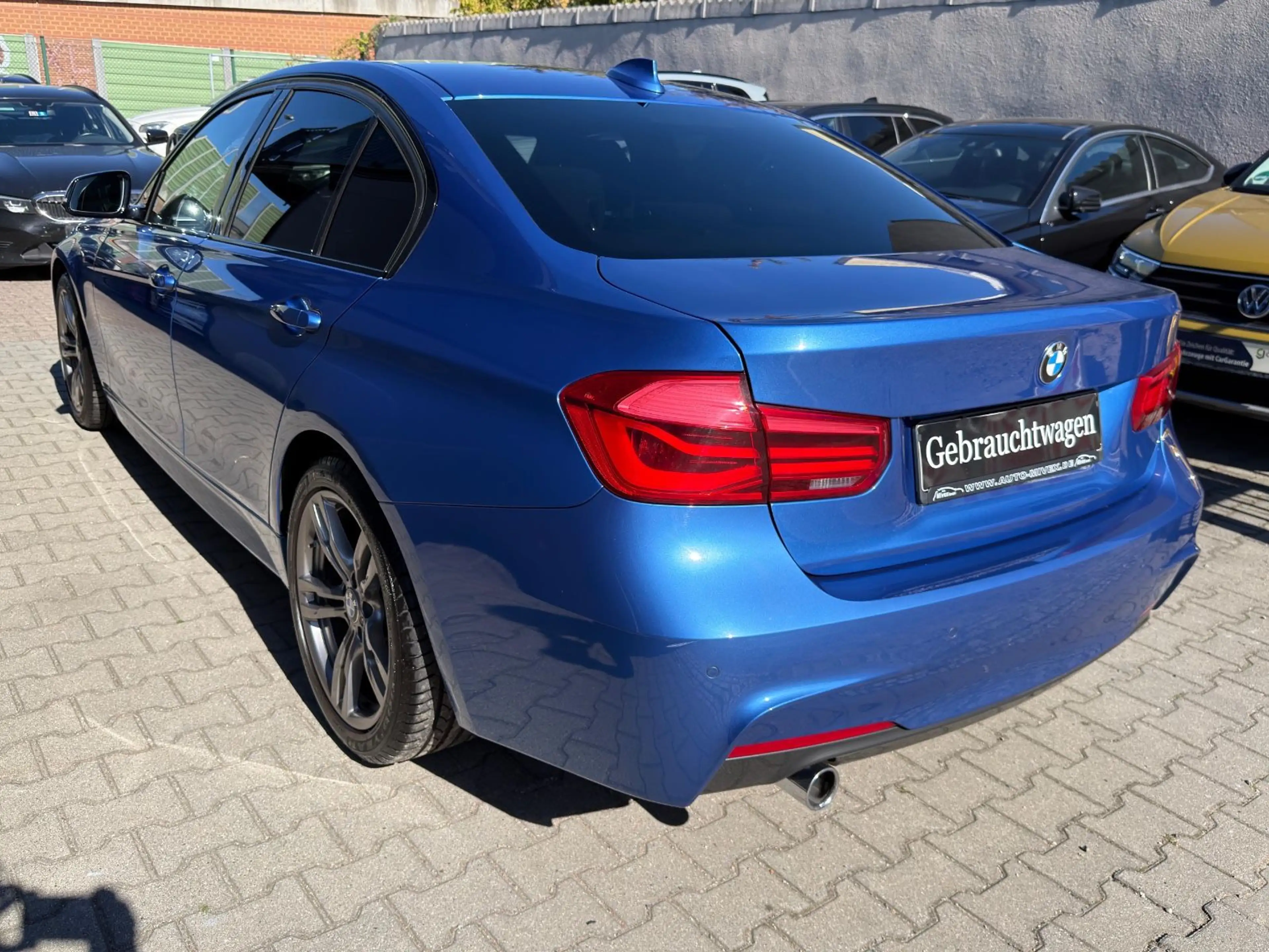 BMW 318 i M Sport Limousine LED Head Up — photo 3