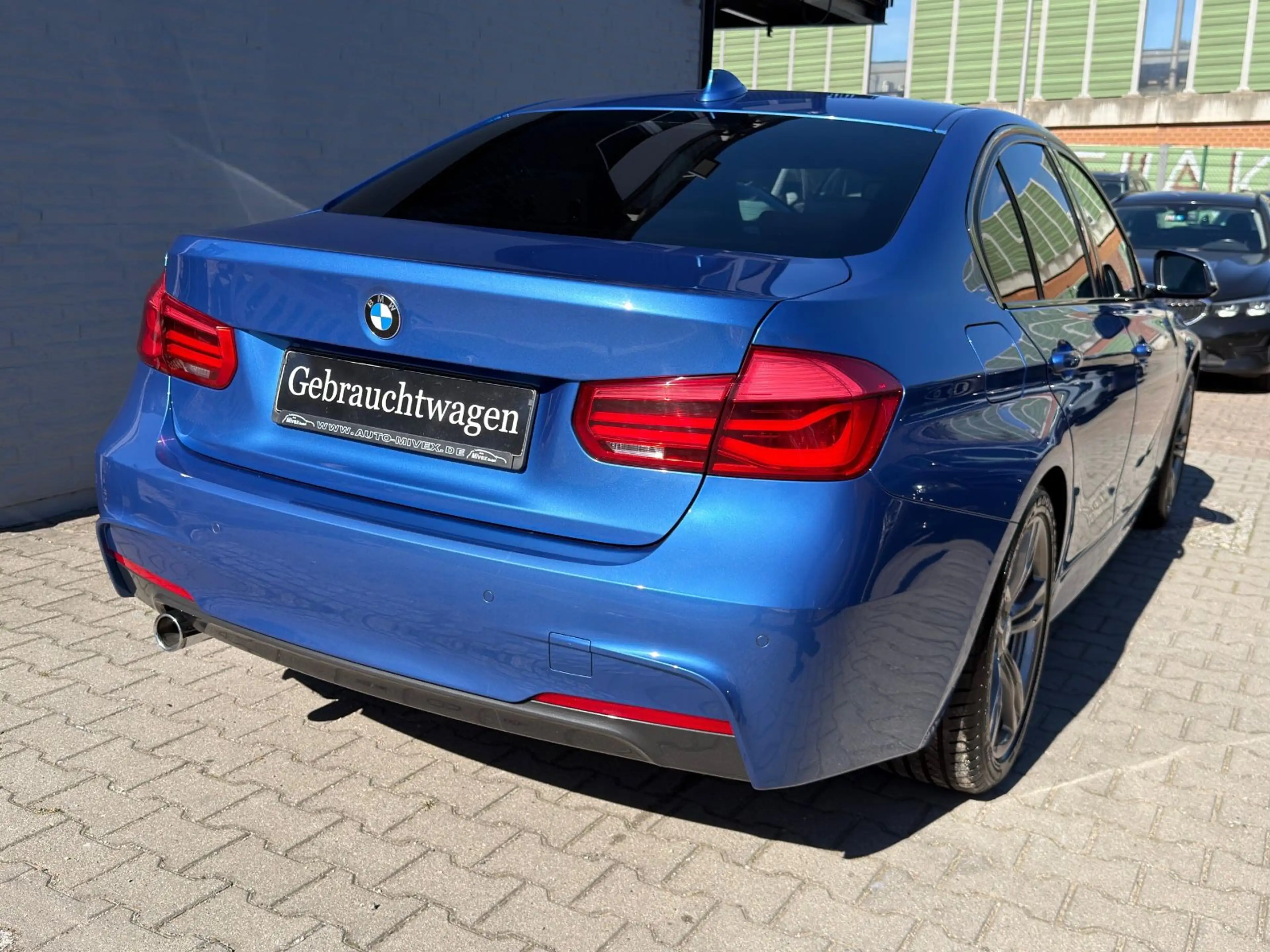 BMW 318 i M Sport Limousine LED Head Up — photo 2