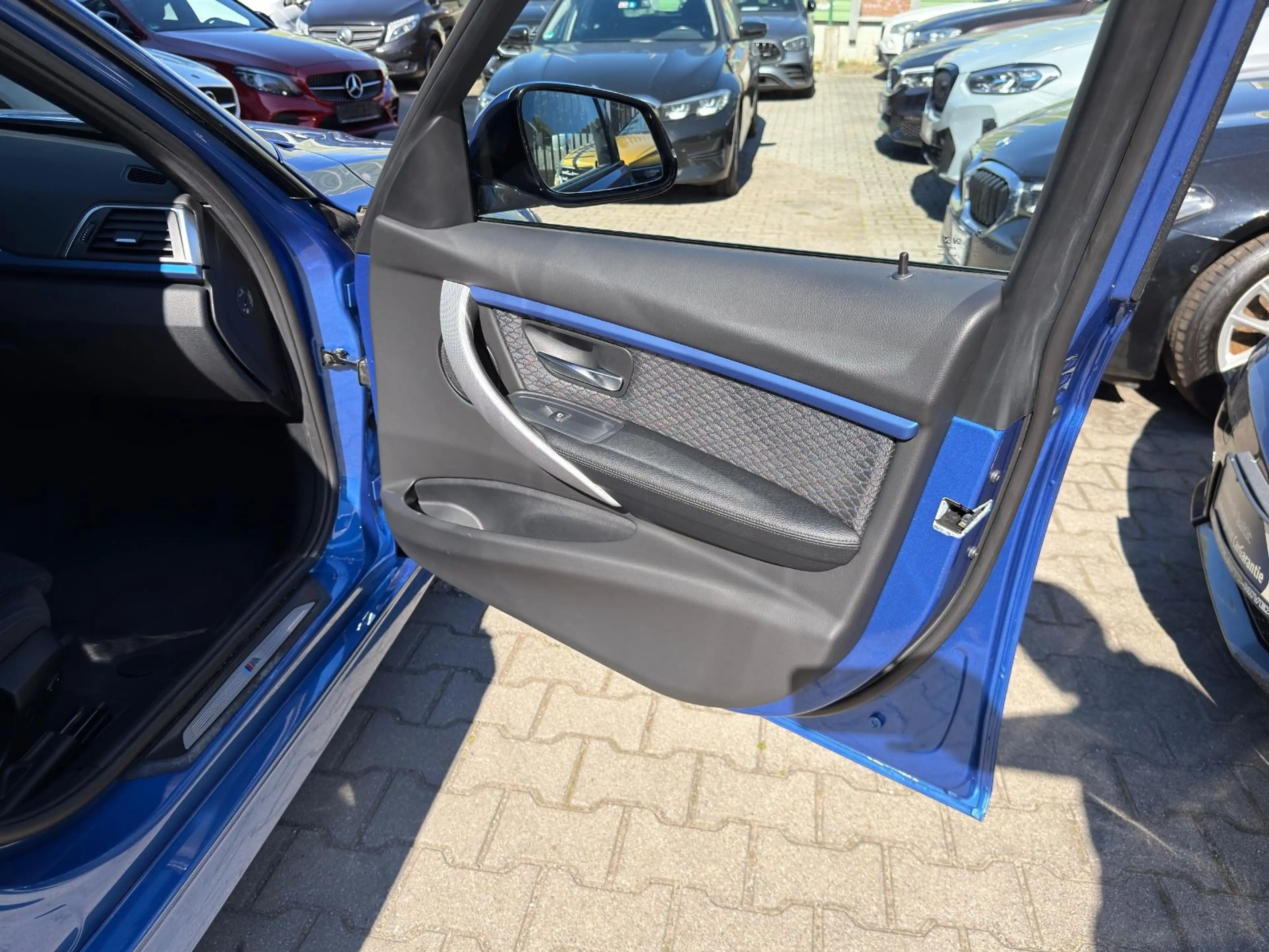 BMW 318 i M Sport Limousine LED Head Up — photo 12