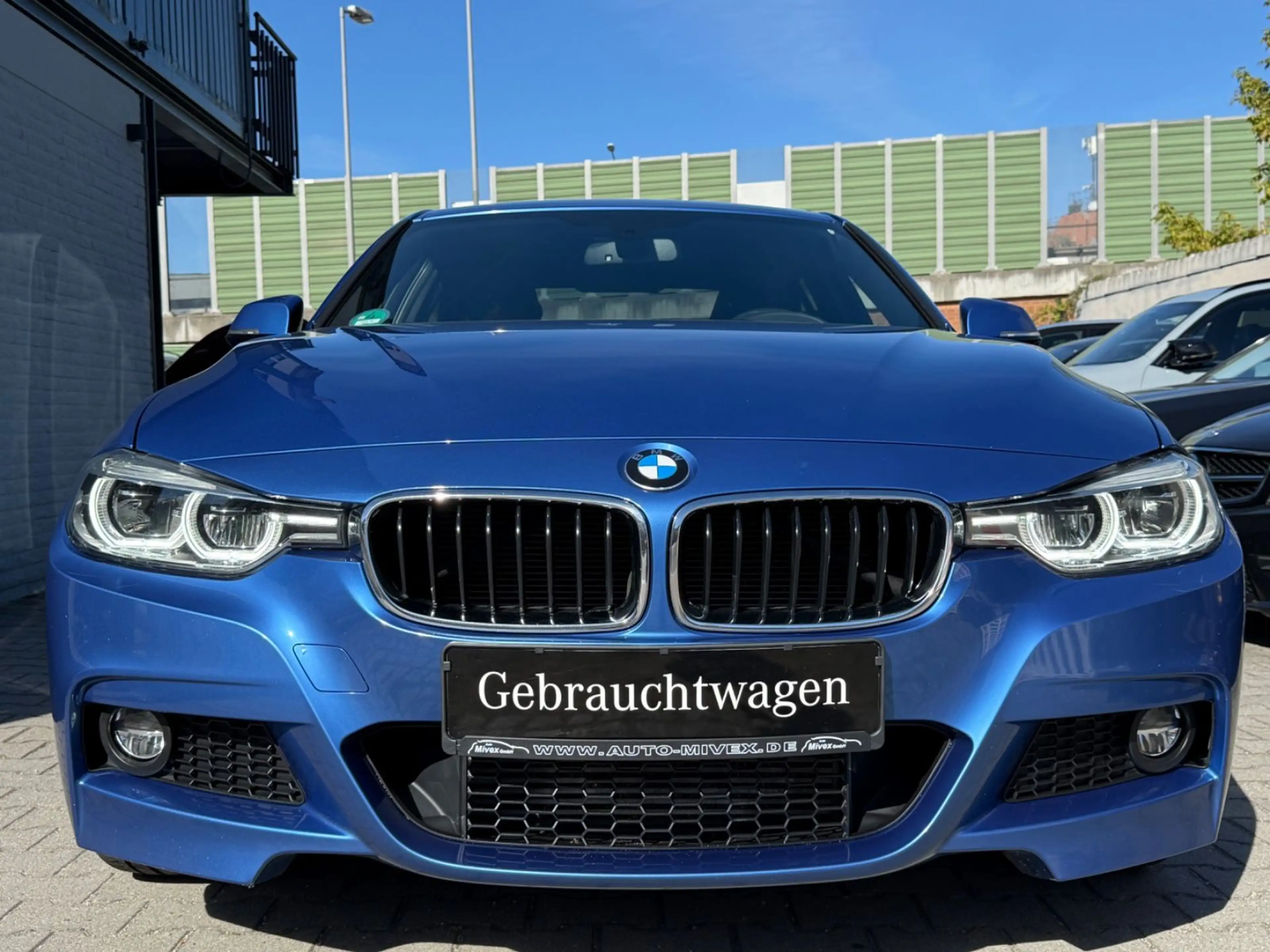 BMW 318 i M Sport Limousine LED Head Up — photo 9