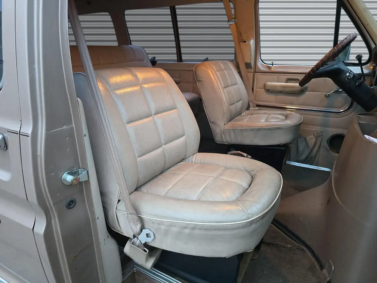 Ford E-250 XL CLUBWAGON, foto 11