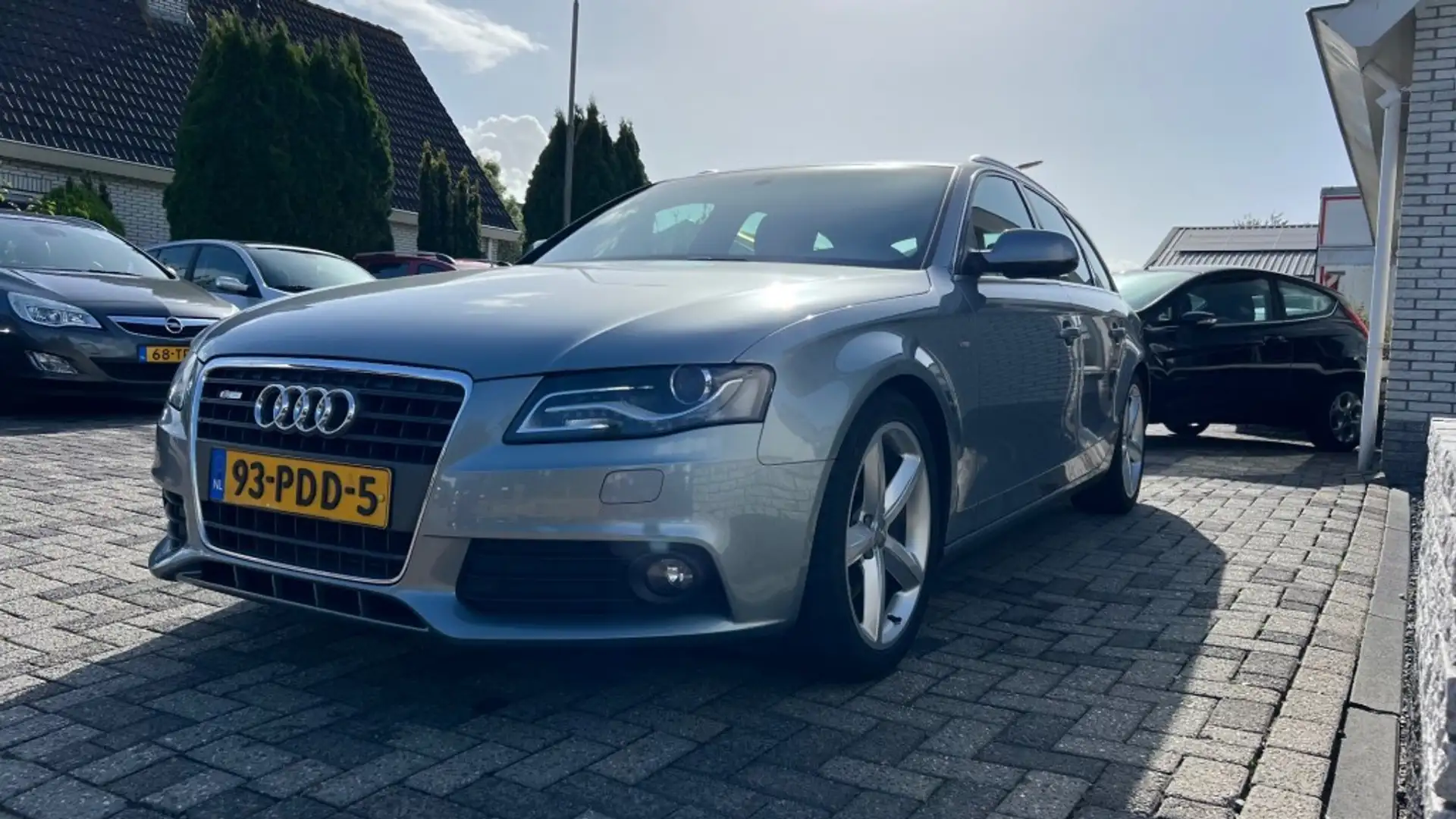 Audi A4 1.8 TFSI Avant Pro-Line S Grijs - 2
