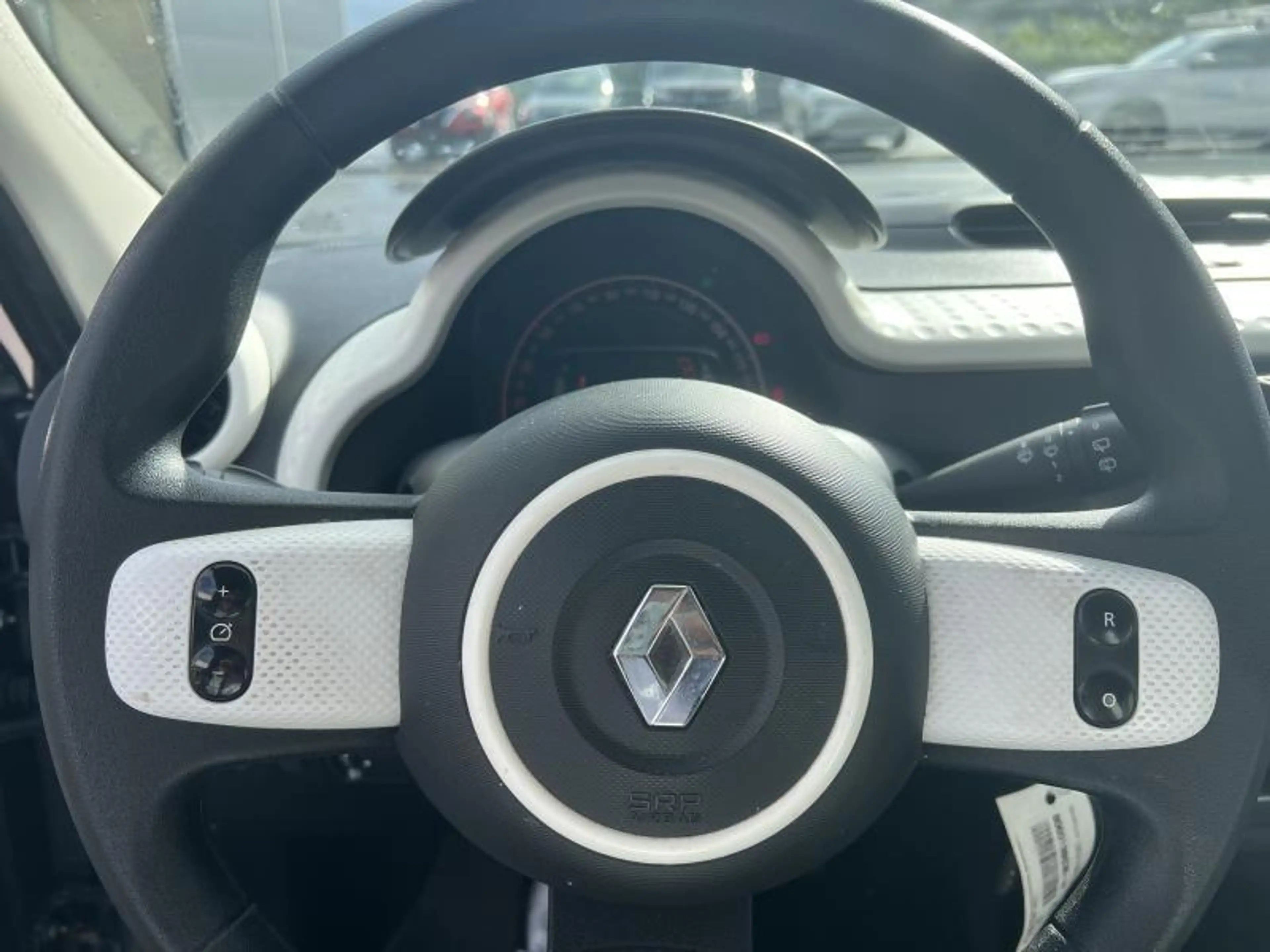 Renault Twingo 1.0L ESS — photo 11
