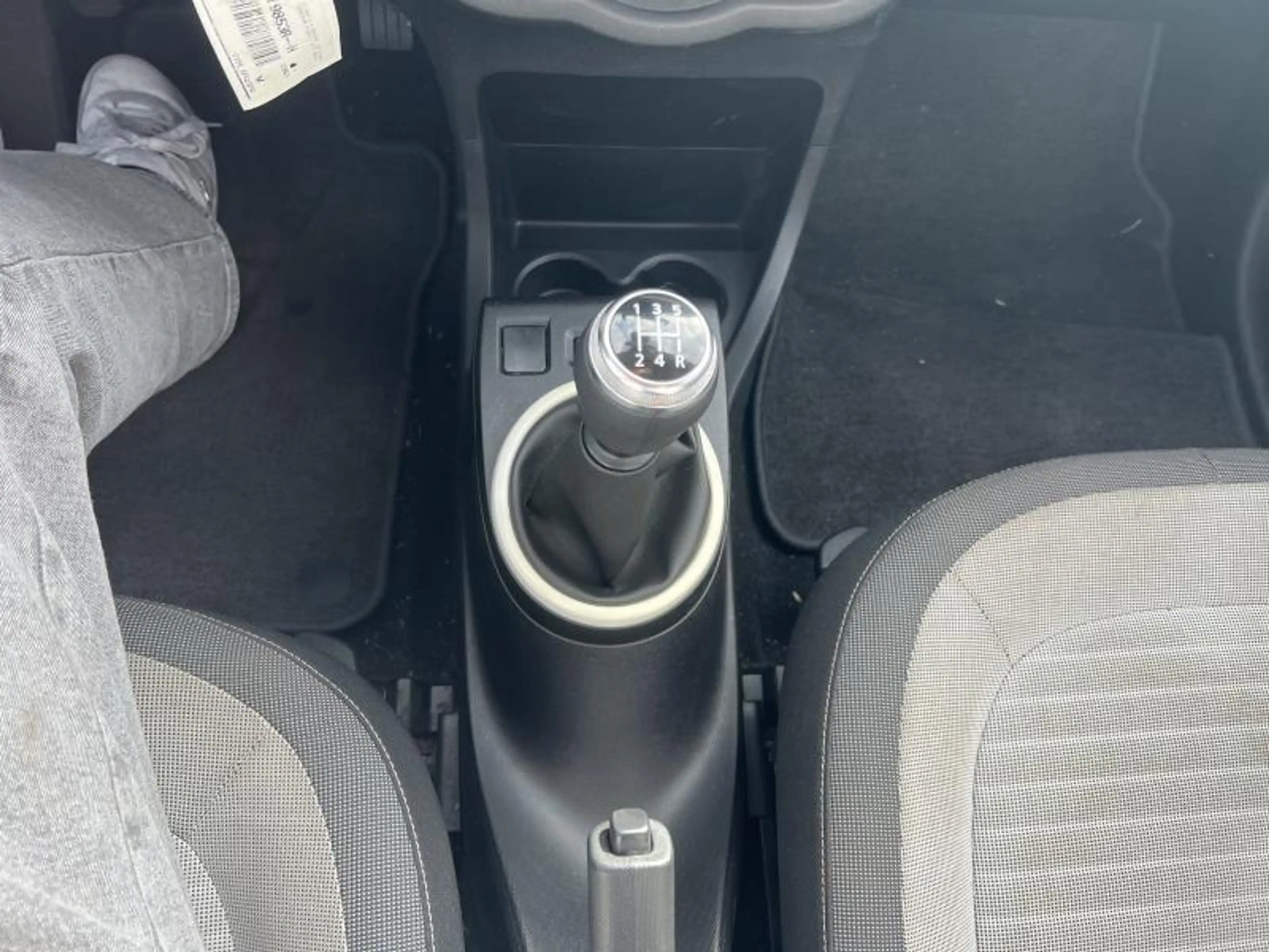 Renault Twingo 1.0L ESS — photo 10