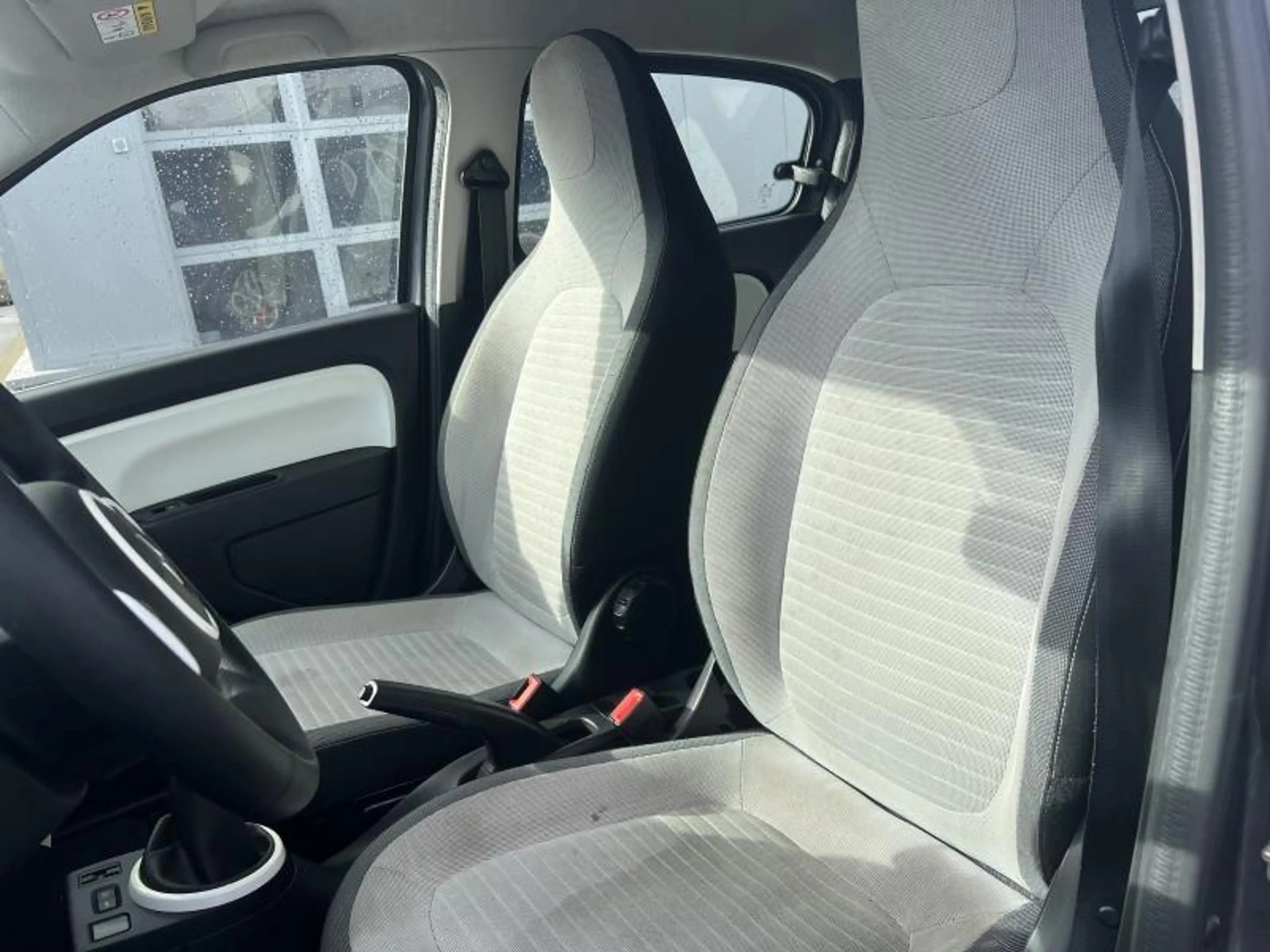 Renault Twingo 1.0L ESS — photo 9
