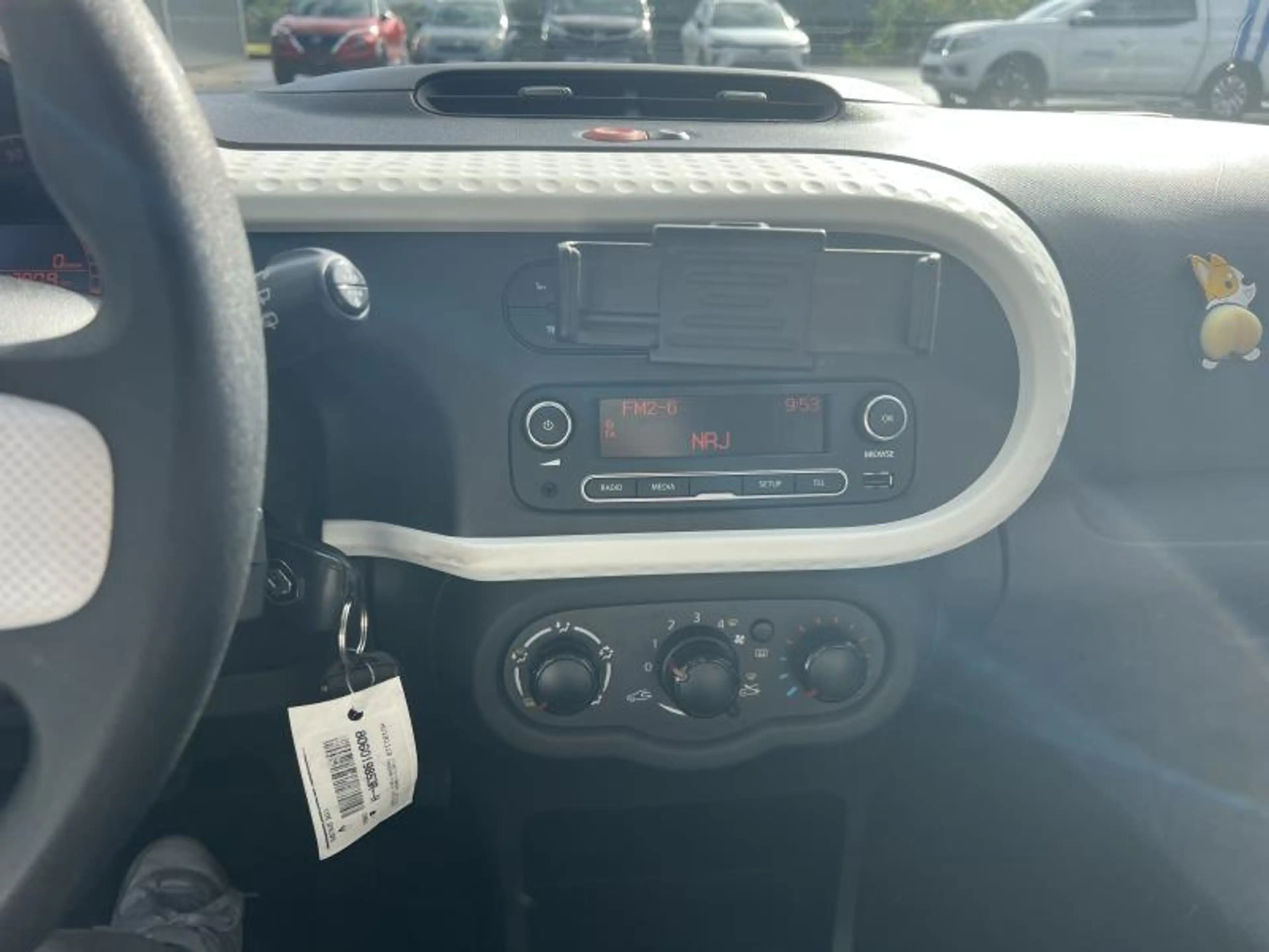 Renault Twingo 1.0L ESS — photo 13