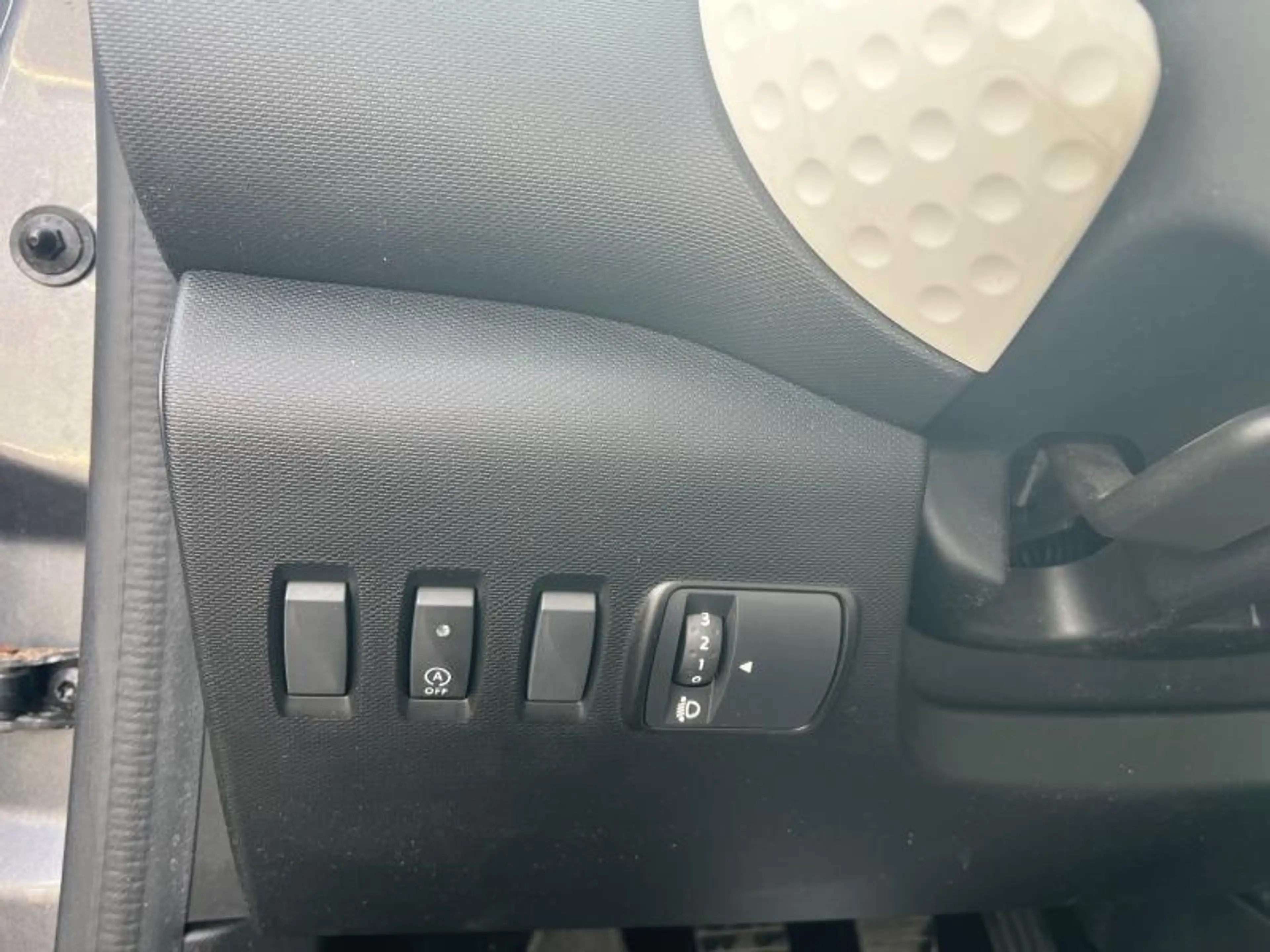 Renault Twingo 1.0L ESS — photo 14