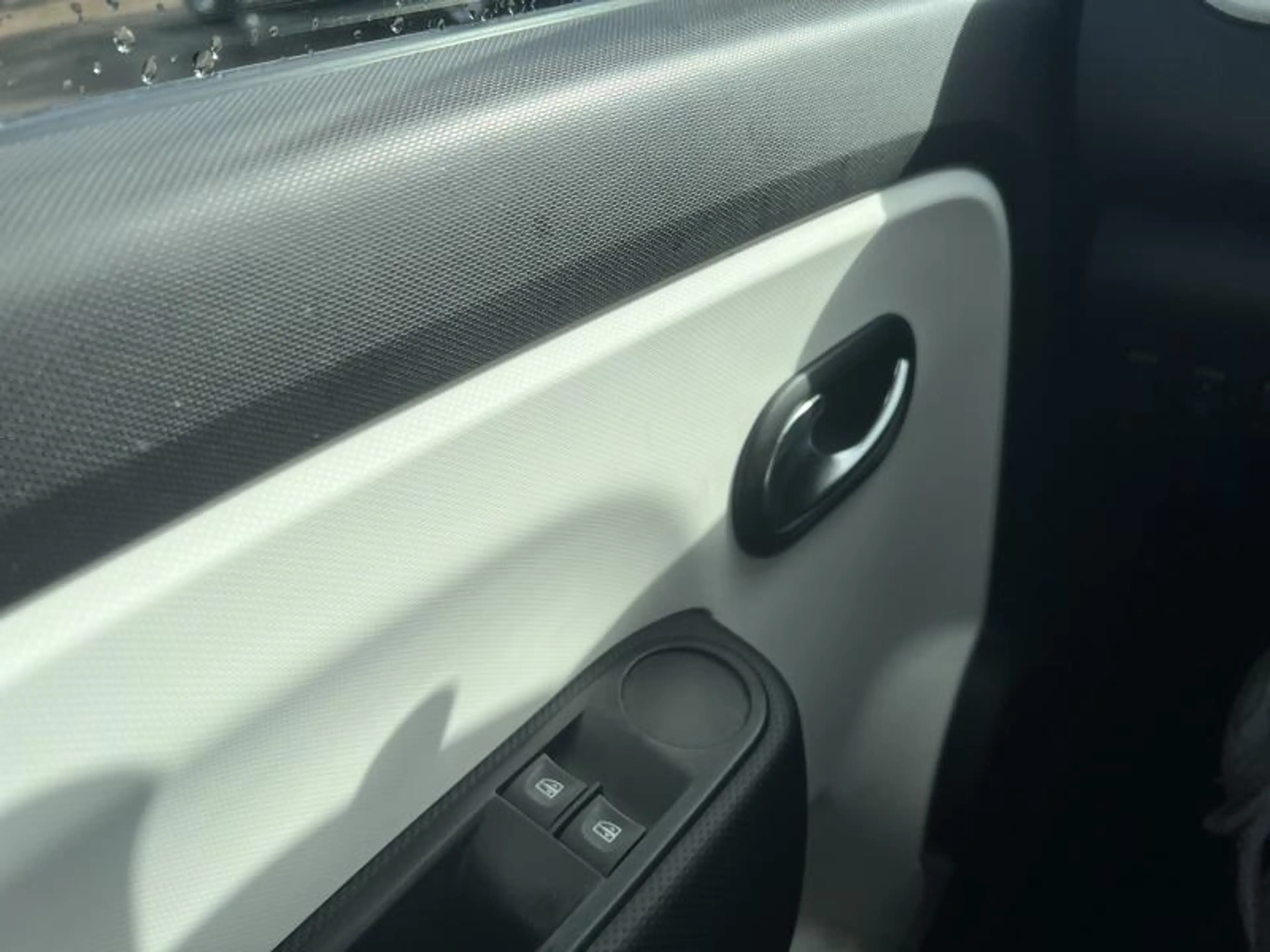 Renault Twingo 1.0L ESS — photo 15