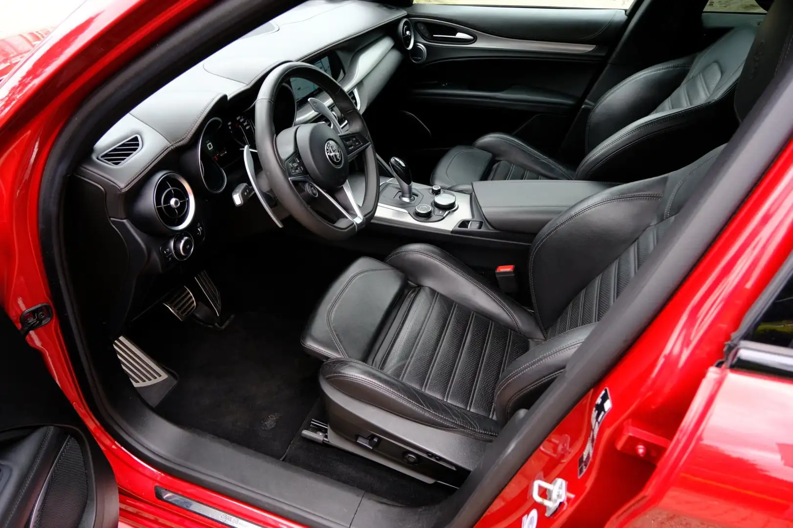 Alfa Romeo Stelvio 2.0 T 280pk AWD Super Aut. Leder|Xenon|Sportstoele Rood - 2