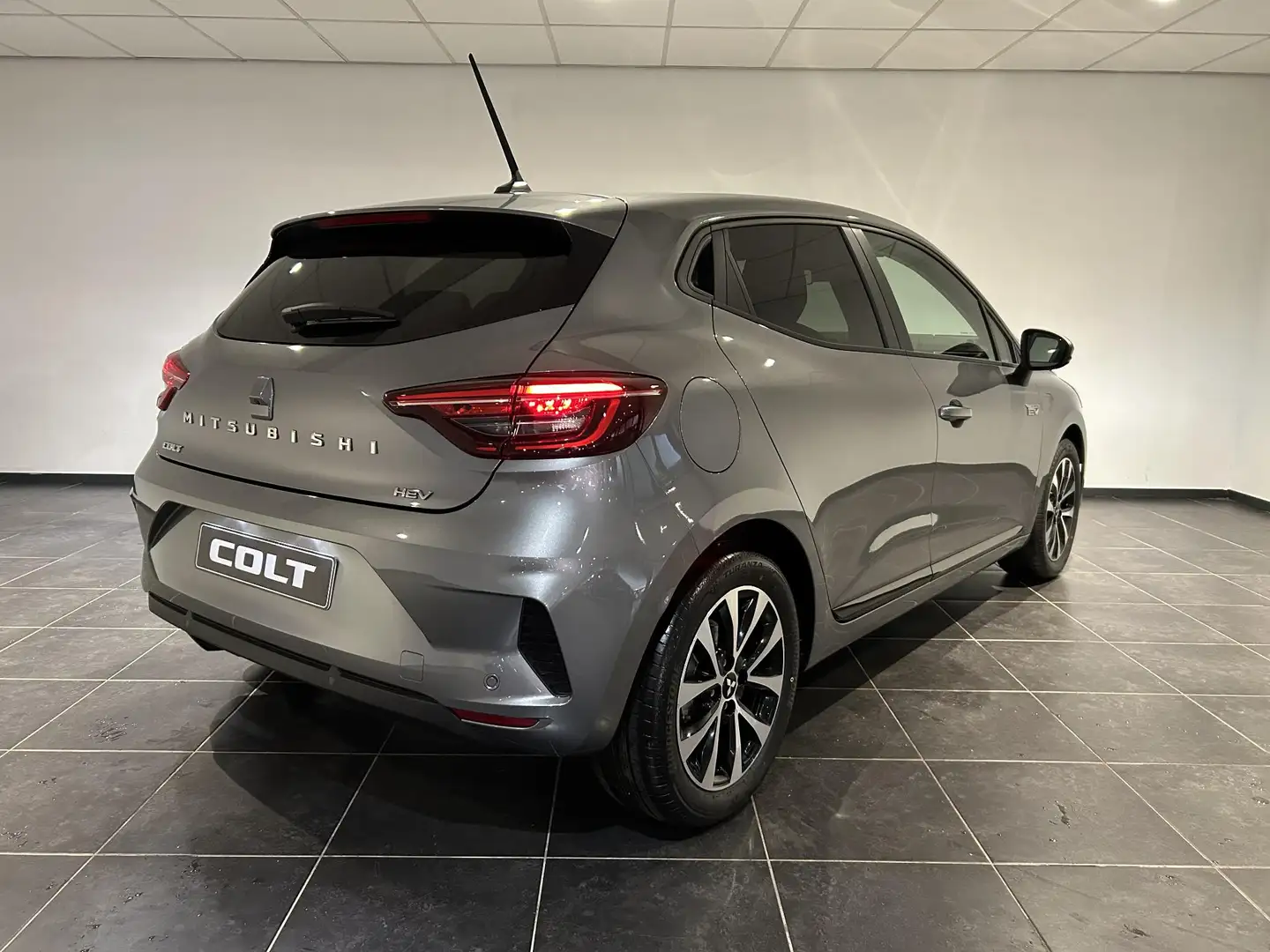 Mitsubishi Colt 1.6 HEV Intense Uit voorraad leverbaar | 8 jaar ga Zilver - 2