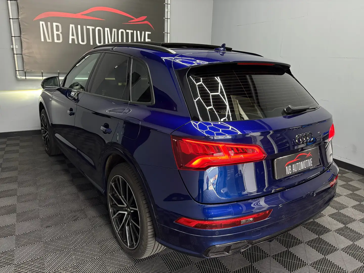 Audi Q5 55 TFSI e quattro Competition S-line Pano Blauw - 2