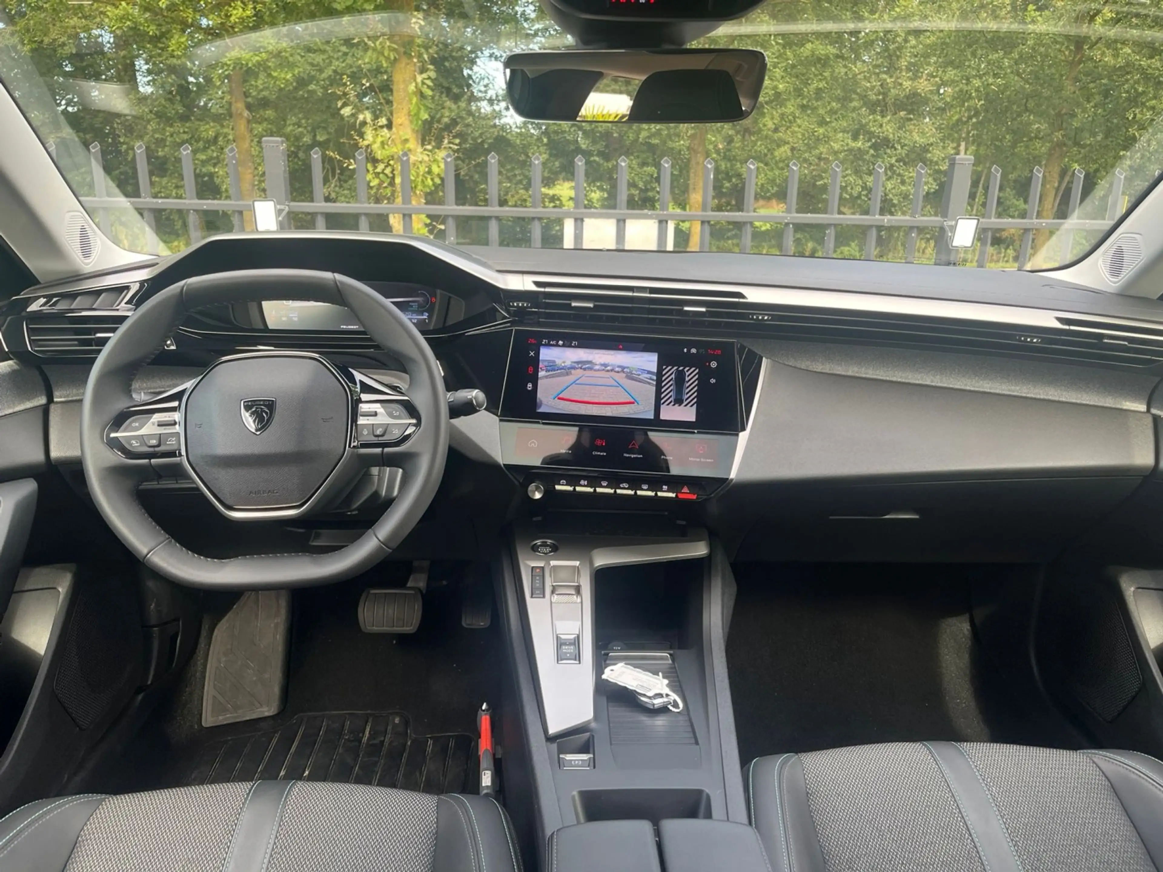 Peugeot 408 1.2 Hybrid 145 e-DCS6 Allure — photo 2
