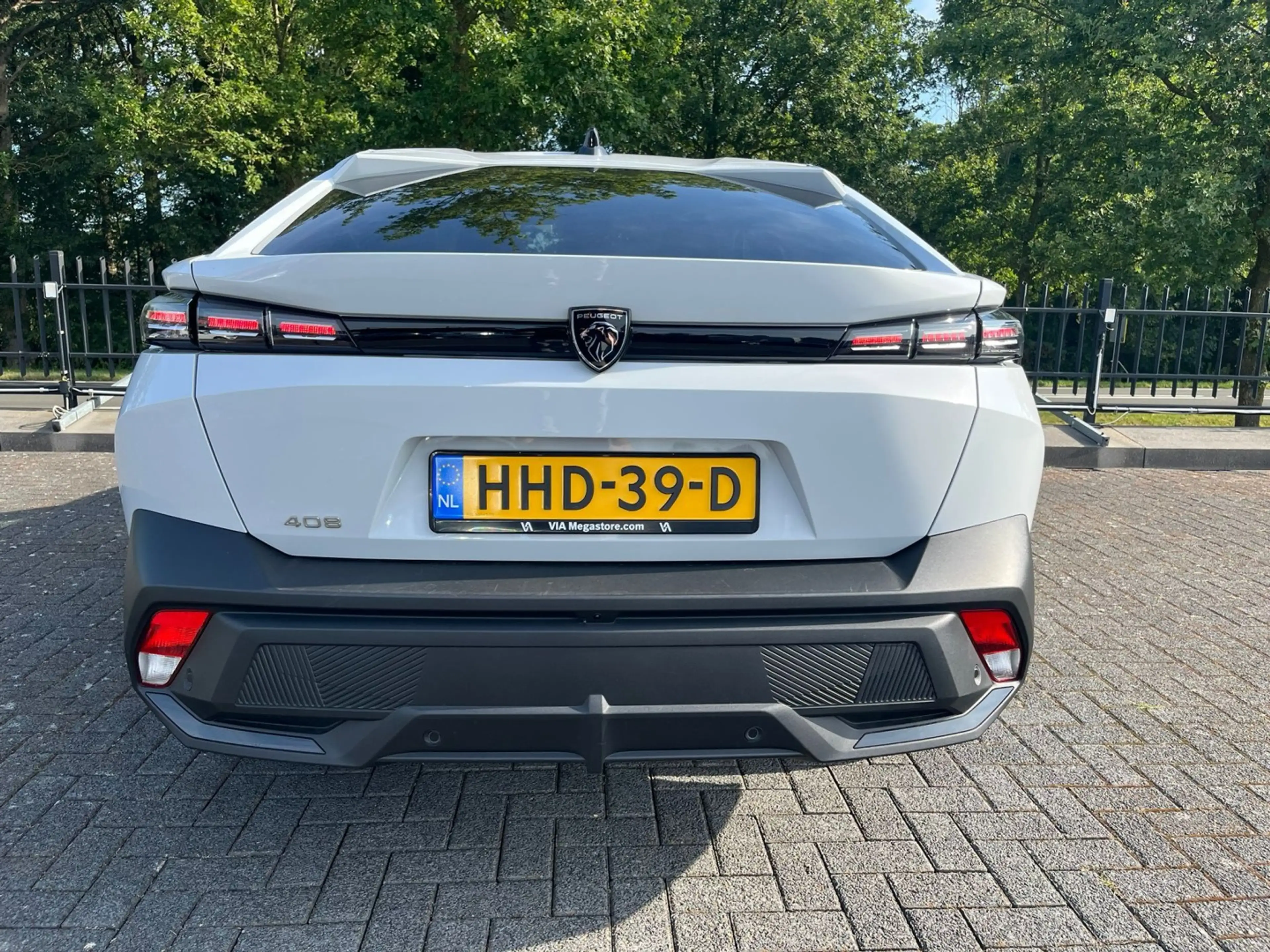 Peugeot 408 1.2 Hybrid 145 e-DCS6 Allure — photo 10