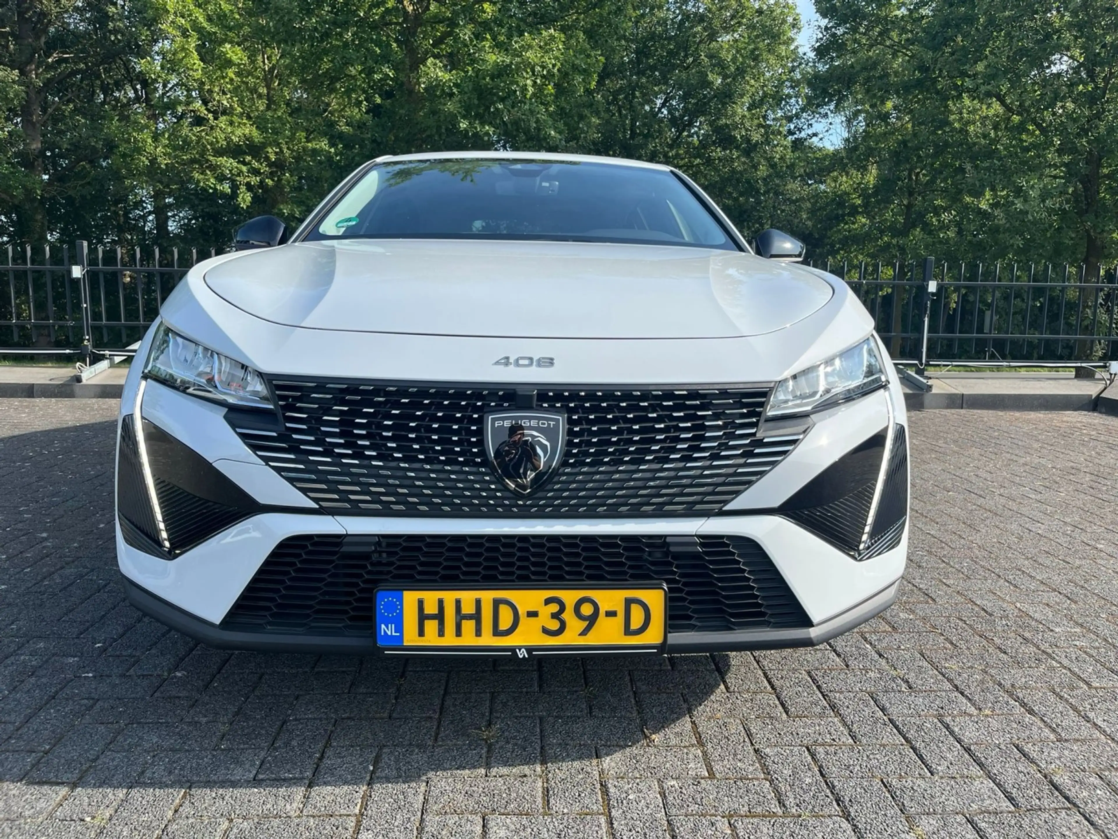 Peugeot 408 1.2 Hybrid 145 e-DCS6 Allure — photo 9