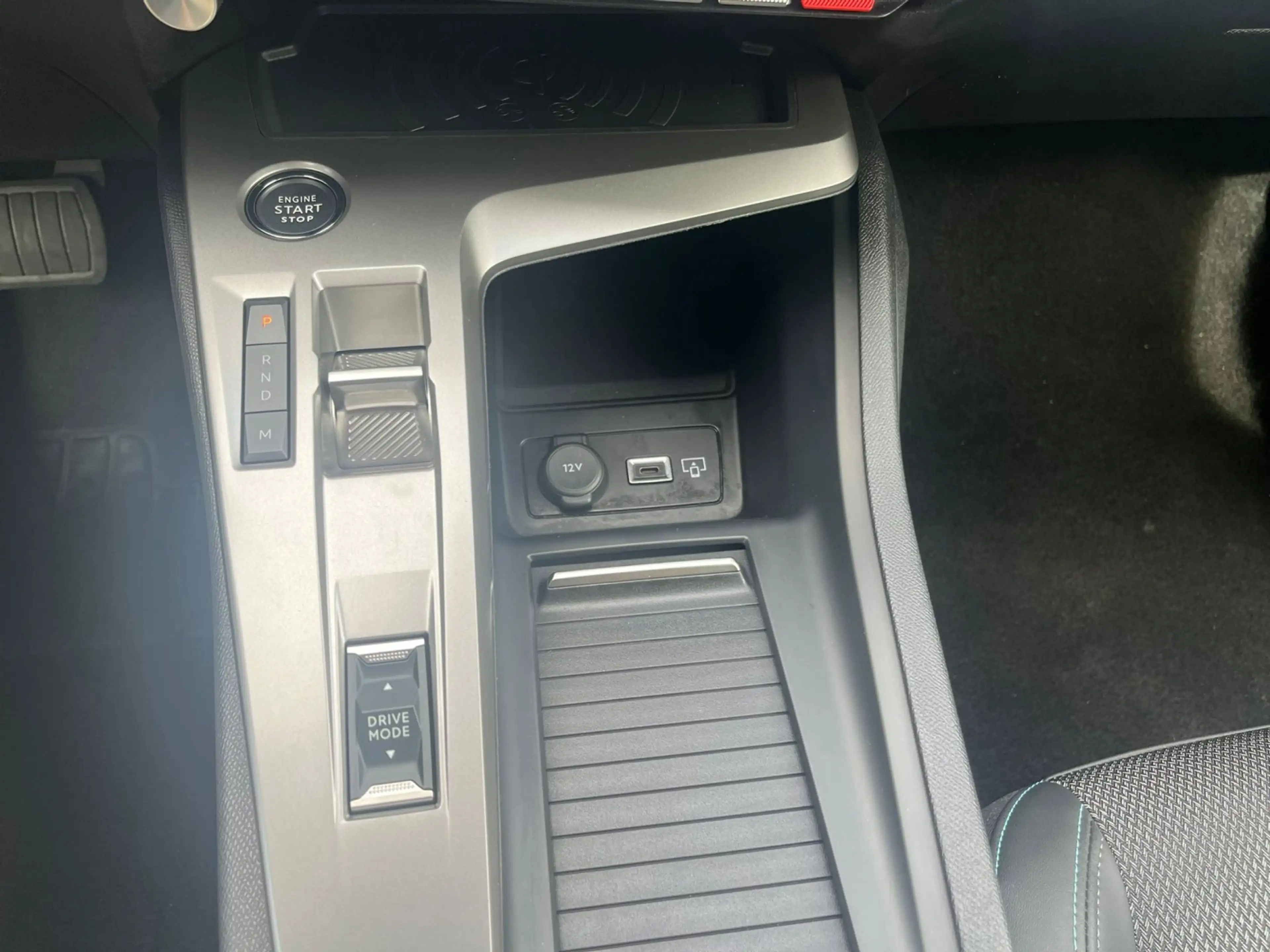 Peugeot 408 1.2 Hybrid 145 e-DCS6 Allure — photo 7