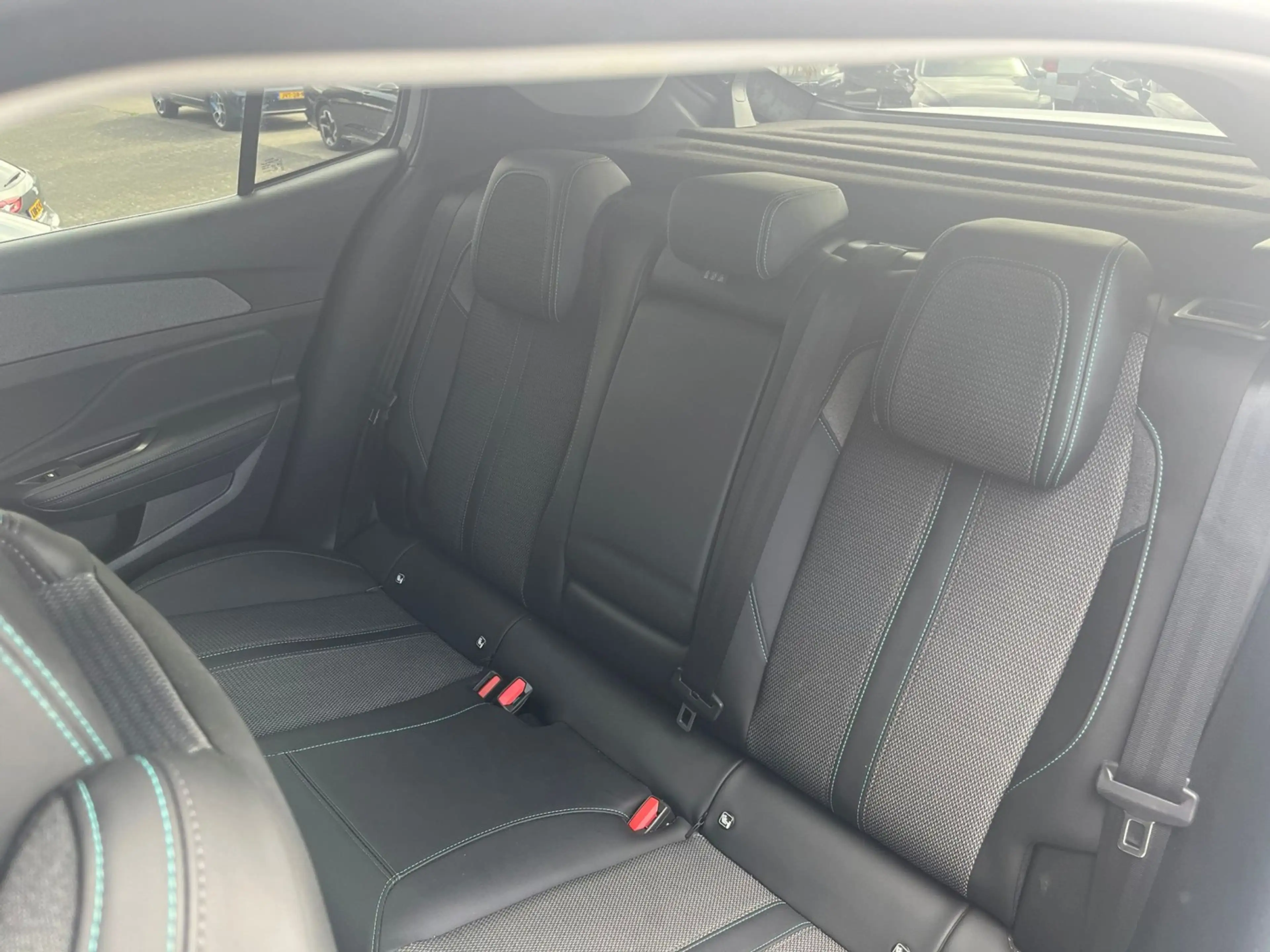 Peugeot 408 1.2 Hybrid 145 e-DCS6 Allure — photo 5
