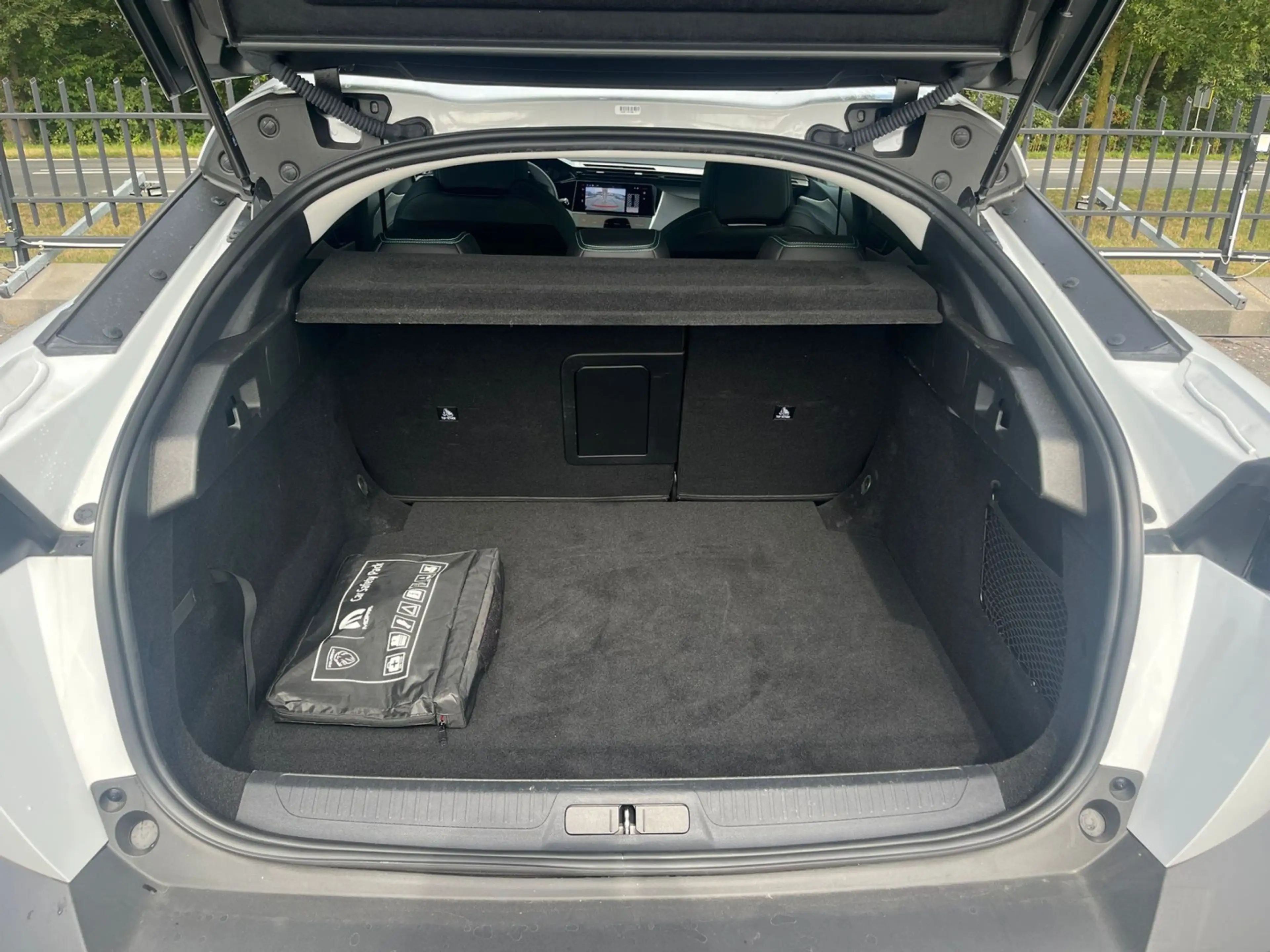 Peugeot 408 1.2 Hybrid 145 e-DCS6 Allure — photo 12
