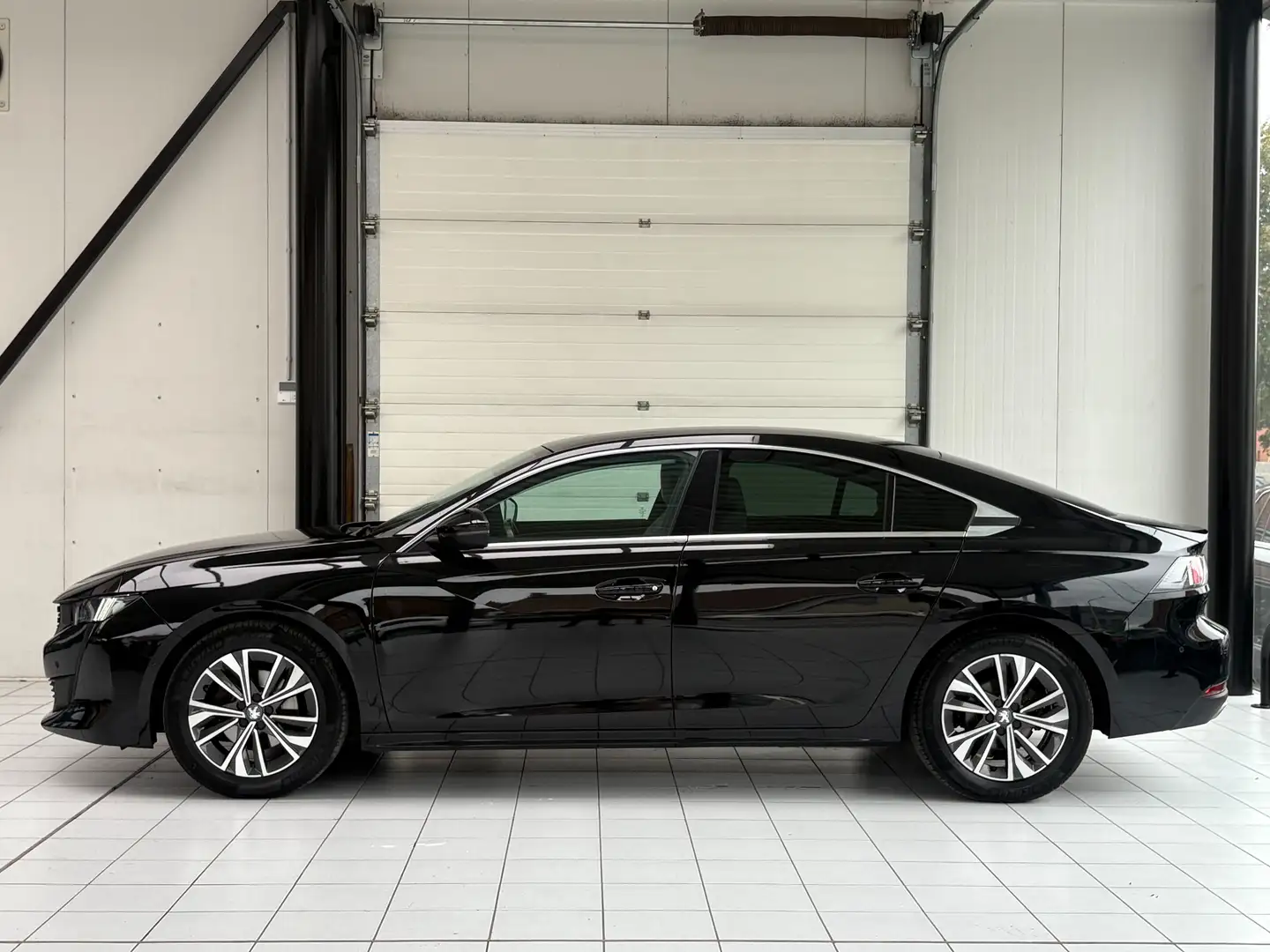 Peugeot 508 508 1.2i *I-COKPIT*GPS*CUIR*CAMERA*CARPLAY*JANTES* Zwart - 2